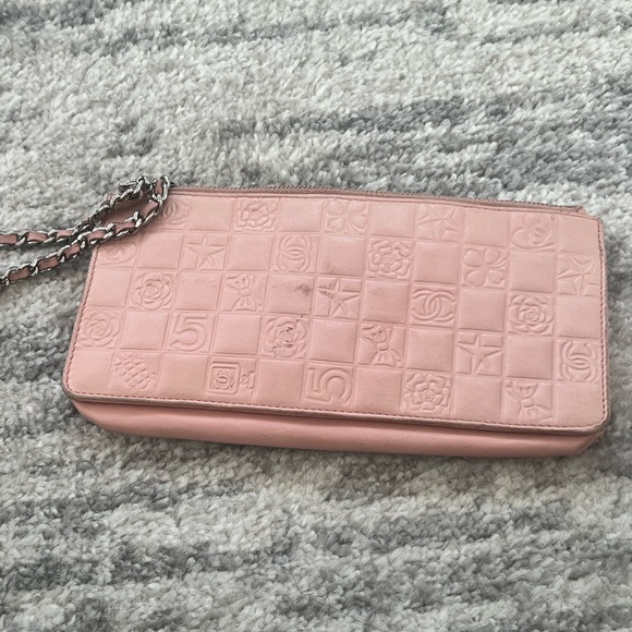 Vintage Chanel Pink Lambskin Precious Symbols Pochette - Picture 10 of 15